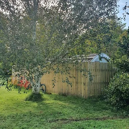 אתר קמפינג Priory Glamping Pods And Guest קיל איירן