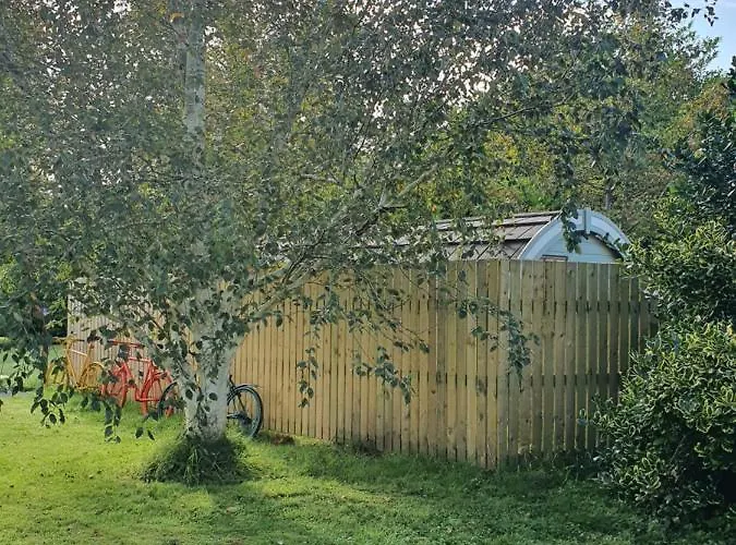 Кемпинг Priory Glamping Pods And Guest Килларни