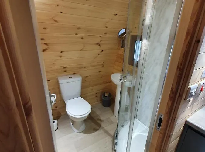 Priory Glamping Pods And Guest Кемпинг *