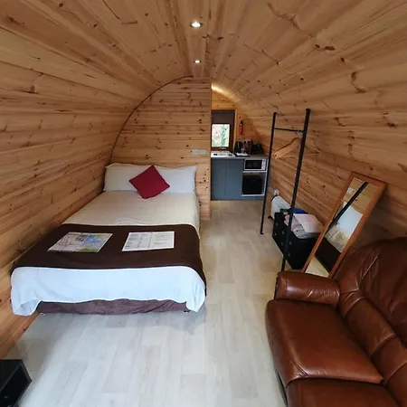 Priory Glamping Pods And Guest 캠프장 *