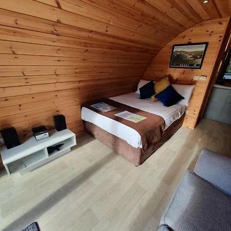 Priory Glamping Pods And Guest 캠프장 킬라니