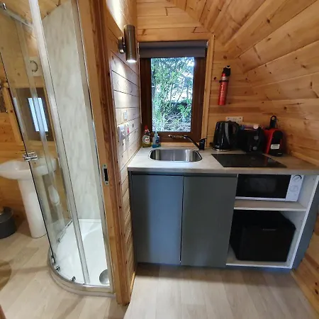 Priory Glamping Pods And Guest 캠프장 *