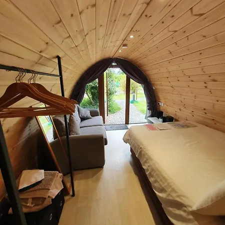 Priory Glamping Pods And Guest 캠프장