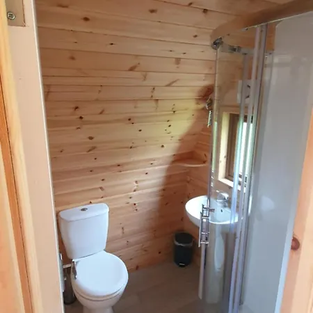 Priory Glamping Pods And Guest 캠프장 *