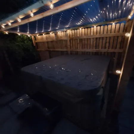Priory Glamping Pods And Guest 캠프장 킬라니